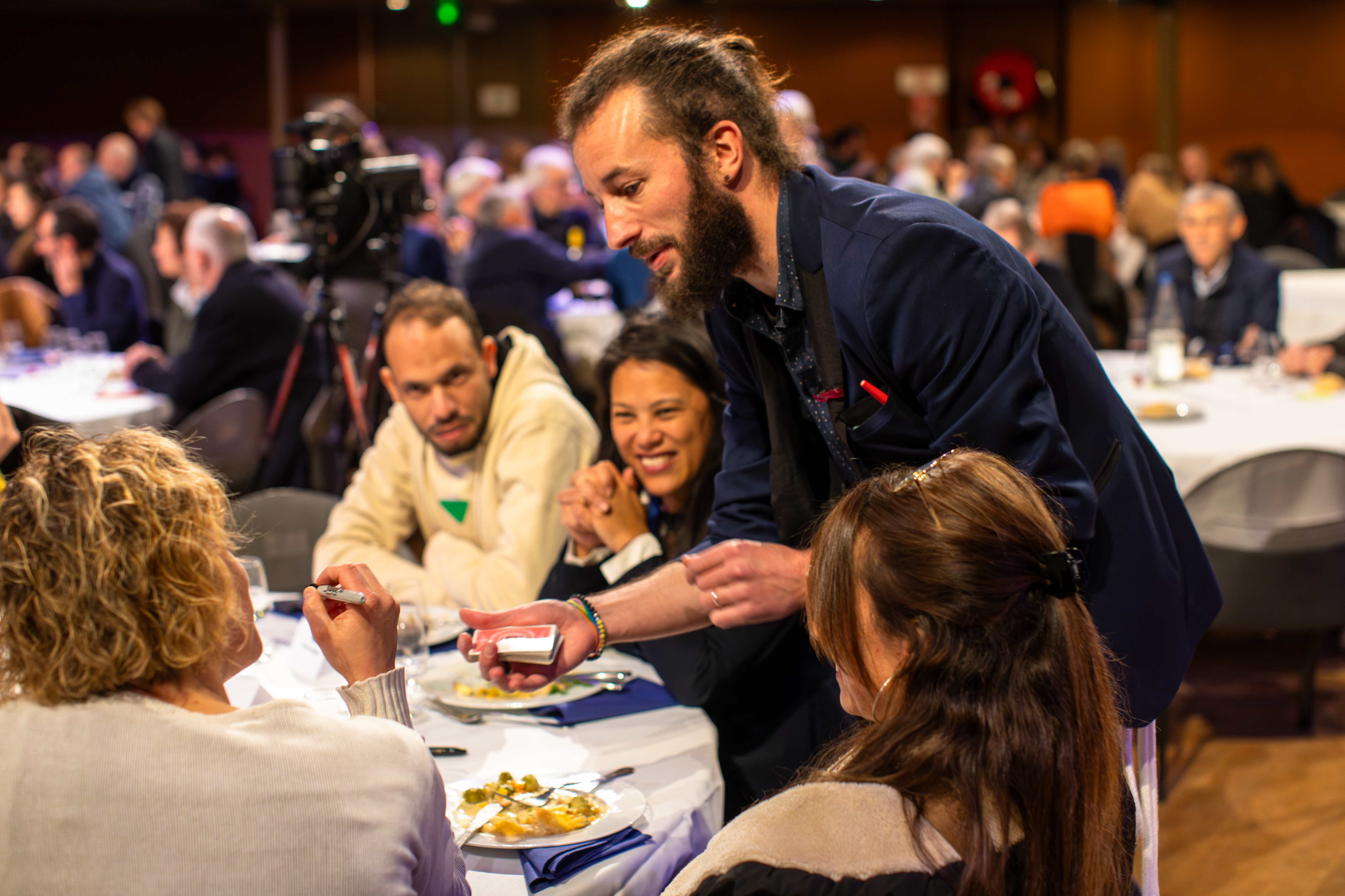 Magicien Raphaël KLEIN Professionnel Illusionniste Mentaliste Spectacle Nantes