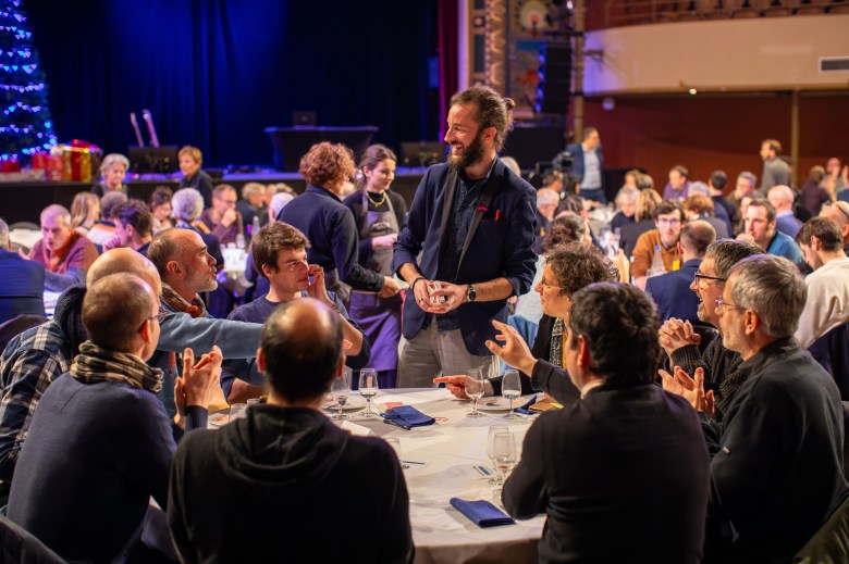 Magicien Raphaël KLEIN Illusionniste Mentaliste Spectacle