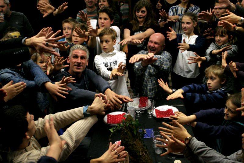 Magicien Raphaël KLEIN Illusionniste Mentaliste Spectacle Conférence Nantes Loire Atlantique mariage