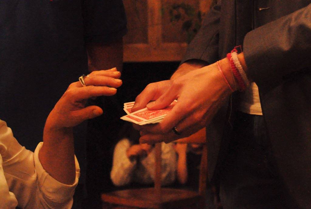 Magicien Raphaël KLEIN Illusionniste Mentaliste Spectacle Conférence Nantes Loire Atlantique mariage