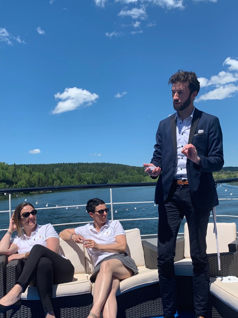 Magicien Raphaël KLEIN Illusionniste Mentaliste Spectacle Conférence Nantes Loire Atlantique