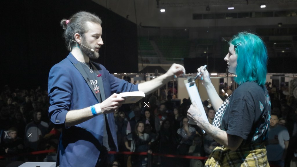 Magicien Raphaël KLEIN Illusionniste Mentaliste Spectacle Conférence Nantes Loire Atlantique